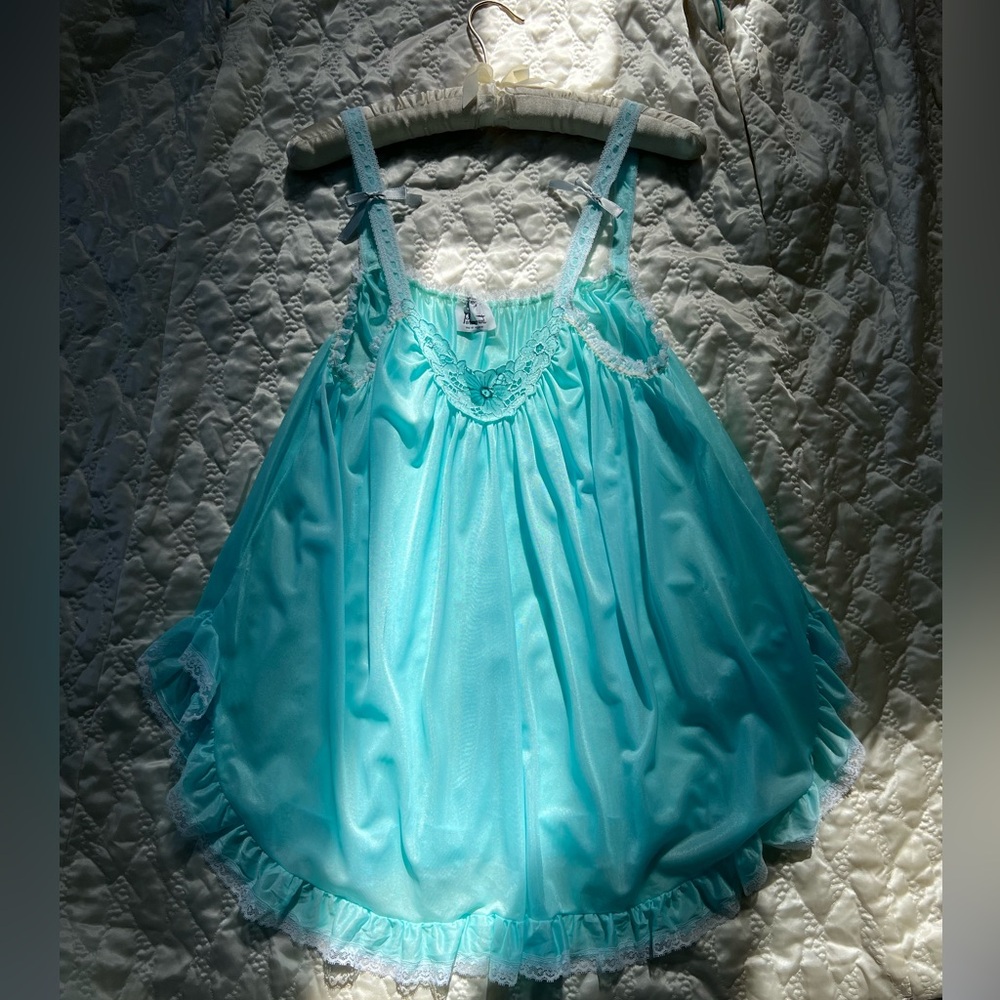 Late 1960s / Early
1970s Aqua Blue Lace Babydoll Nightgown